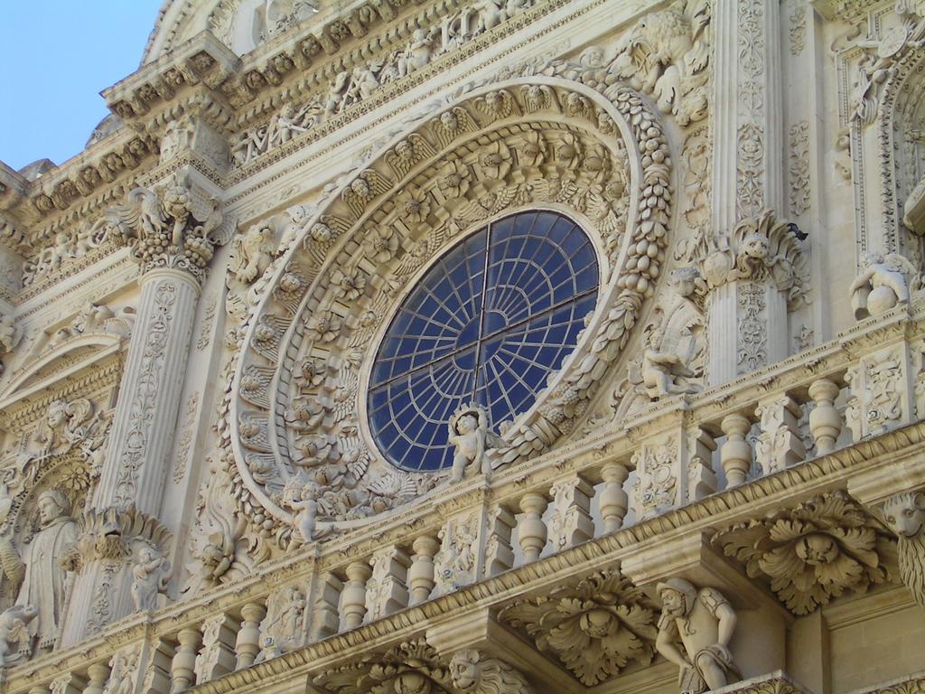 Lecce Barocca - La Casa Di Roby Lägenhet Exteriör bild